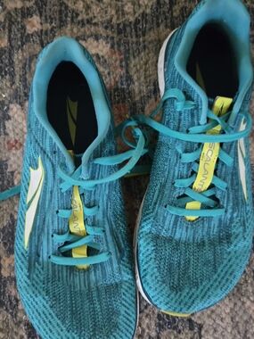 Altra Escalante Women's Running Shoes - Teal with Yellow Accents
